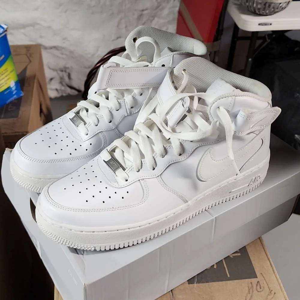 AF1 - Picture 3 of 3